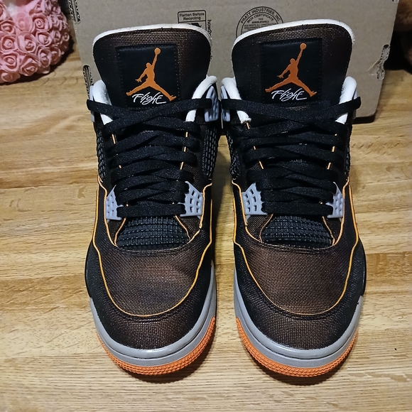 Jordan Retro 4 " Starfish"  Sneakers. - Picture 2 of 4